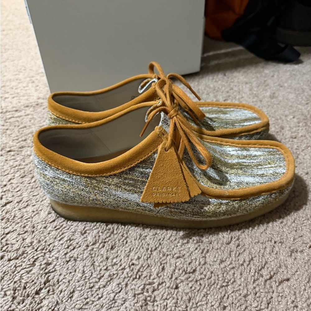 Clarks wallabees Multicolor Sneakers with Mustard Accents